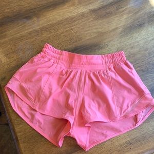 Lululemon hottie hot 2in low rise short RASPBERRY CREAM